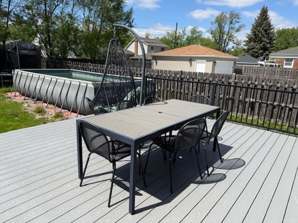 Image 19 of property listing at 1934 Belleview Avenue, Westchester, IL 60154