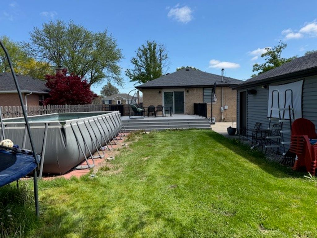 Image 20 of property listing at 1934 Belleview Avenue, Westchester, IL 60154