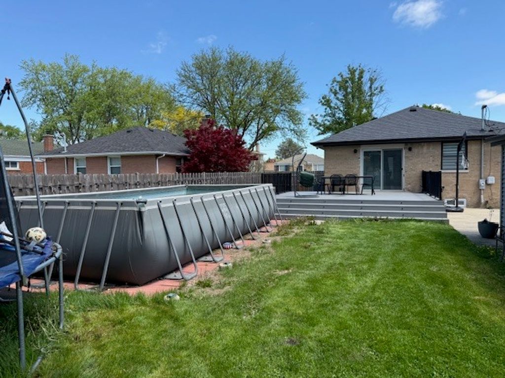 Image 21 of property listing at 1934 Belleview Avenue, Westchester, IL 60154