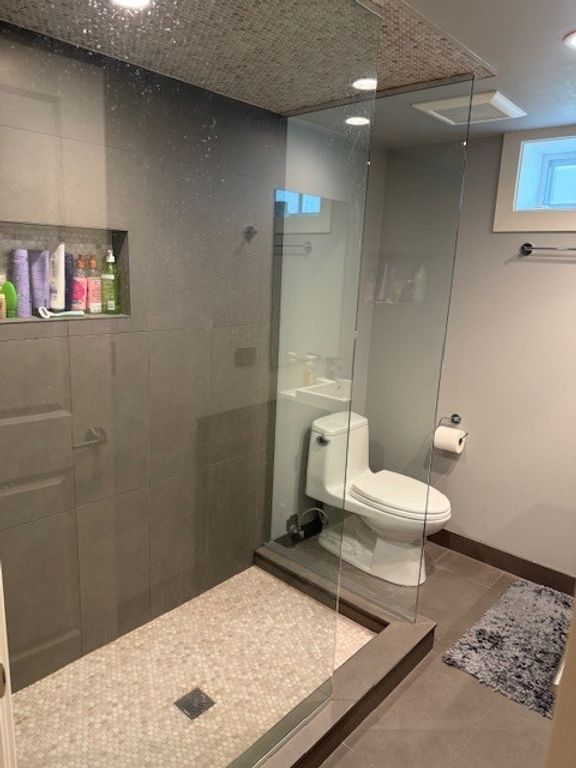 Image 10 of property listing at 1934 Belleview Avenue, Westchester, IL 60154