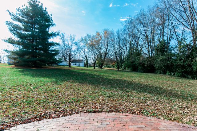 3981 Winchester Road, Lexington, KY 40509