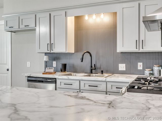 702 Trinidad Drive, Sand Springs, OK 74063