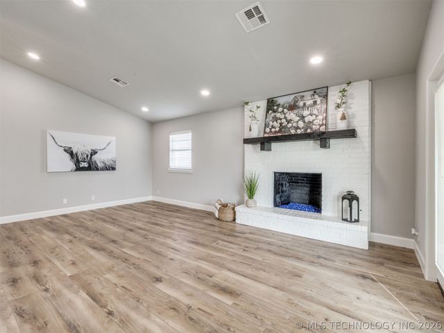 702 Trinidad Drive, Sand Springs, OK 74063