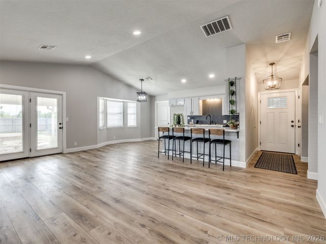 702 Trinidad Drive, Sand Springs, OK 74063