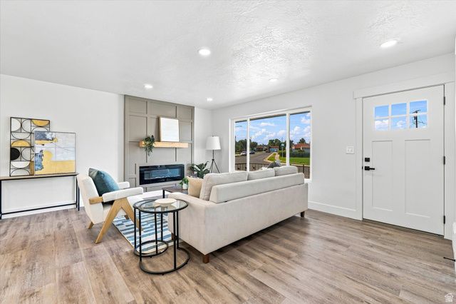 19 E 5878 S, Murray, UT 84107