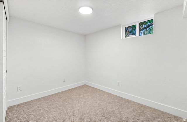 19 E 5878 S, Murray, UT 84107