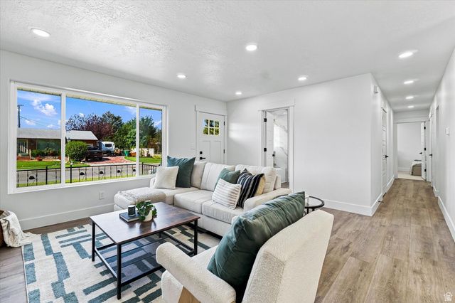 19 E 5878 S, Murray, UT 84107