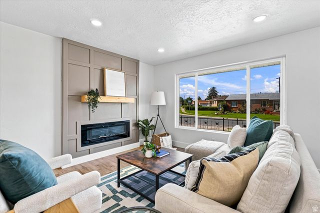 19 E 5878 S, Murray, UT 84107