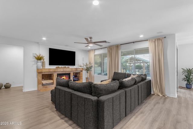 2546 E CAROB Drive, Gilbert, AZ 85298