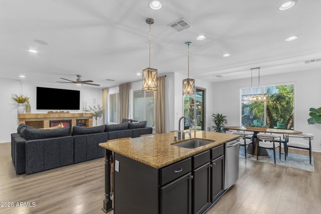 2546 E CAROB Drive, Gilbert, AZ 85298