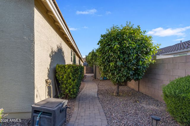 2546 E CAROB Drive, Gilbert, AZ 85298