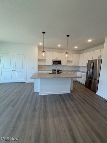 822 Meadow Lake Drive, Elyria, OH 44035