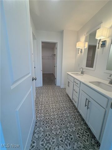 822 Meadow Lake Drive, Elyria, OH 44035