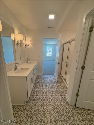 822 Meadow Lake Drive, Elyria, OH 44035