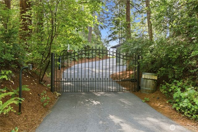 13861 NE North Shore Road, Belfair, WA 98528