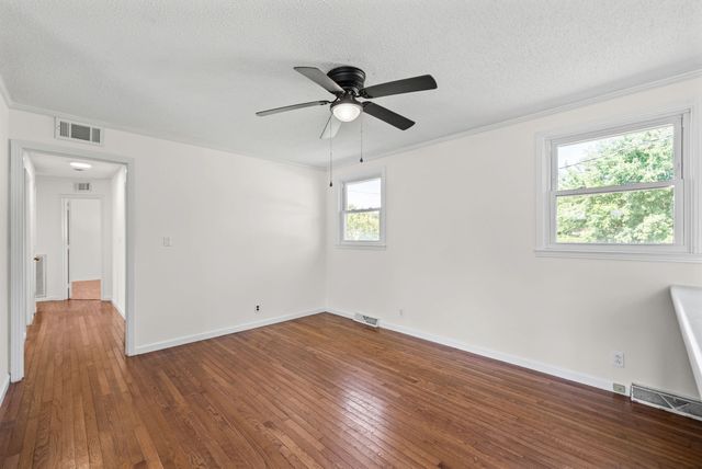 203 Sewell Dr, Clarksville, TN 37042