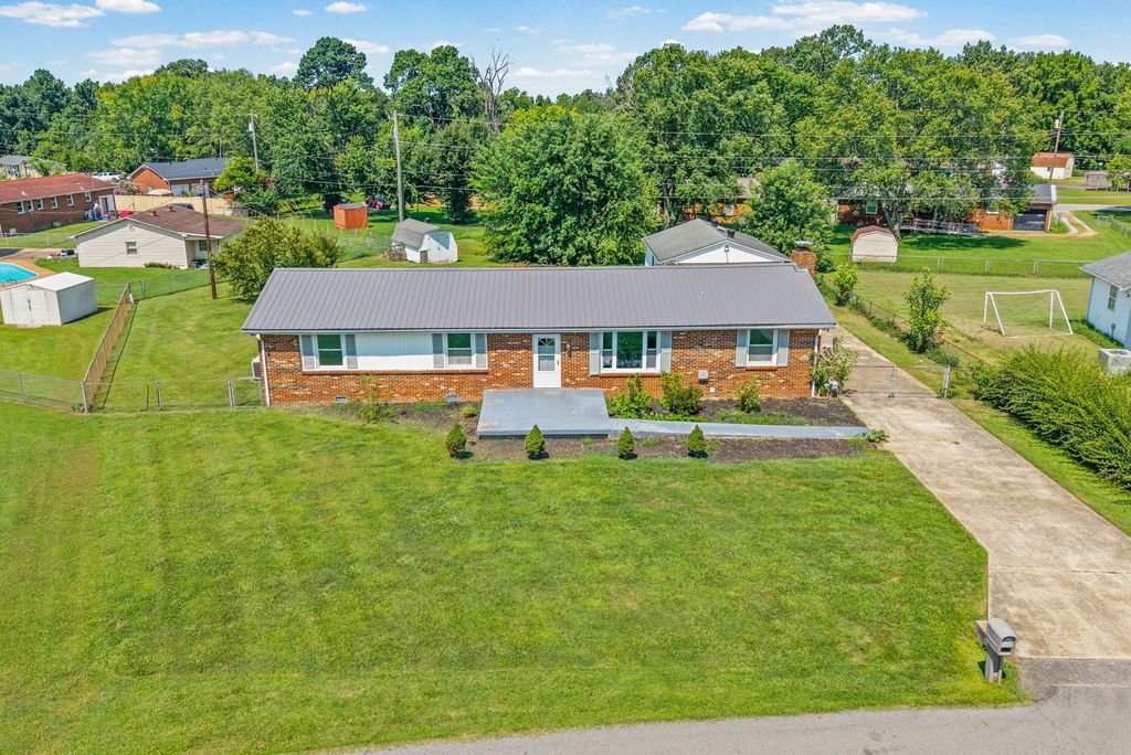 203 Sewell Dr, Clarksville, TN 37042
