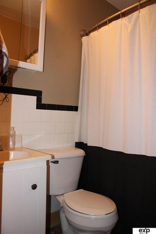 1010 S 39 Street S, Lincoln, NE 68510