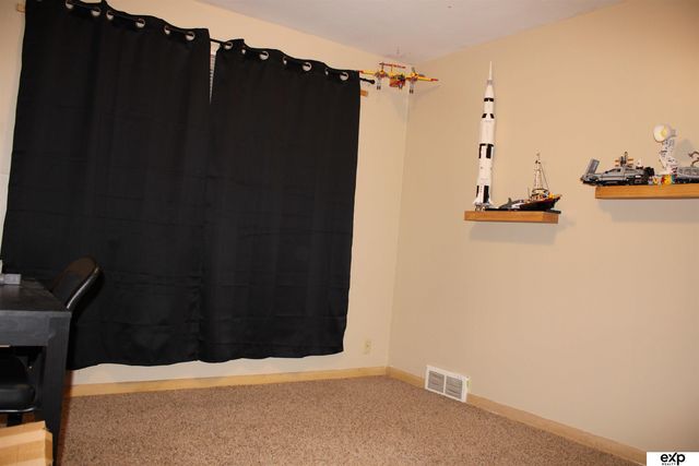 1010 S 39 Street S, Lincoln, NE 68510