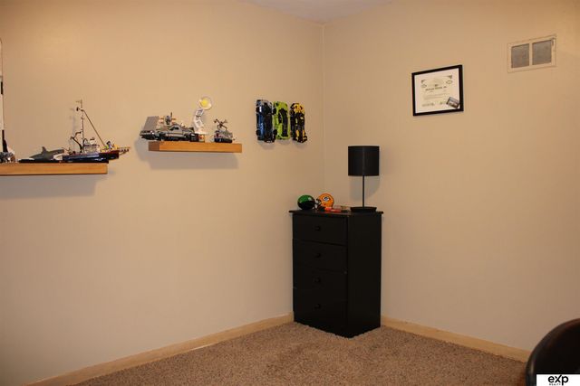 1010 S 39 Street S, Lincoln, NE 68510