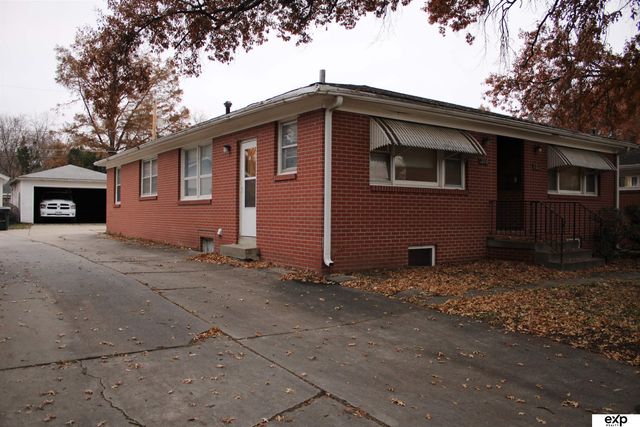 1010 S 39 Street S, Lincoln, NE 68510