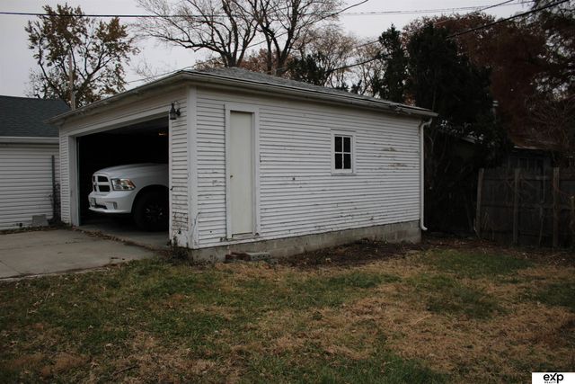 1010 S 39 Street S, Lincoln, NE 68510