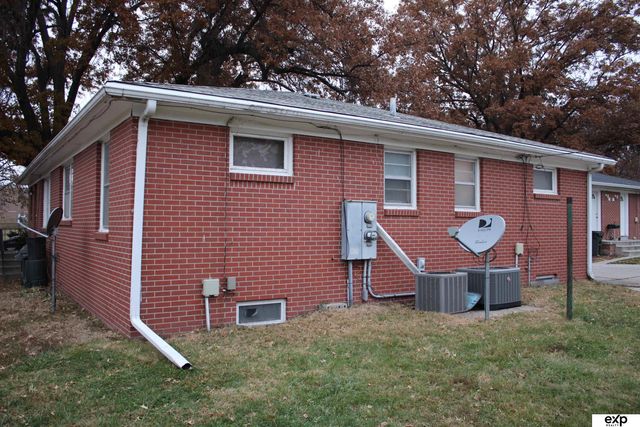 1010 S 39 Street S, Lincoln, NE 68510
