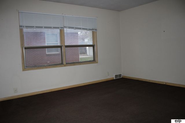 1010 S 39 Street S, Lincoln, NE 68510