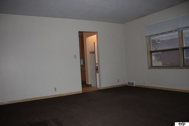 1010 S 39 Street S, Lincoln, NE 68510