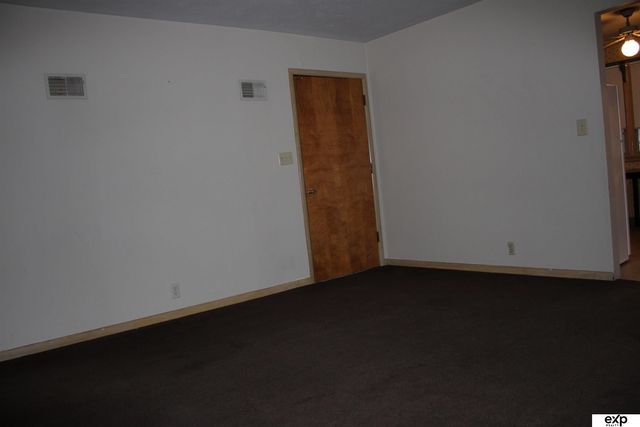 1010 S 39 Street S, Lincoln, NE 68510