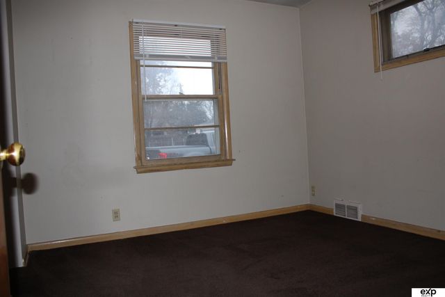 1010 S 39 Street S, Lincoln, NE 68510