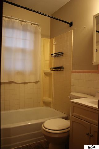 1010 S 39 Street S, Lincoln, NE 68510