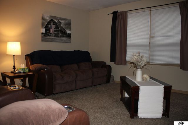 1010 S 39 Street S, Lincoln, NE 68510