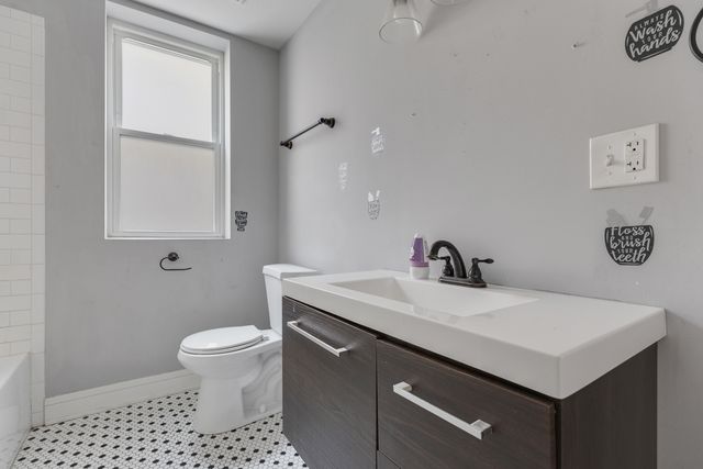 8132 S Marshfield Avenue, Chicago, IL 60620