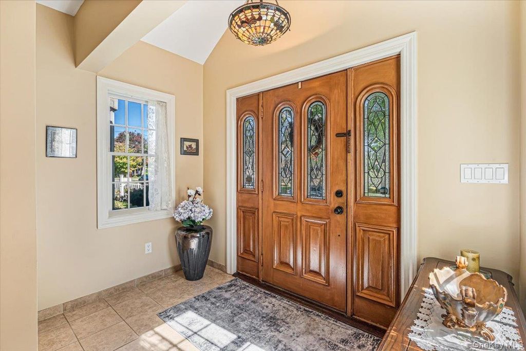 22 Clover Avenue, Floral Park, NY 11001 — photo 2