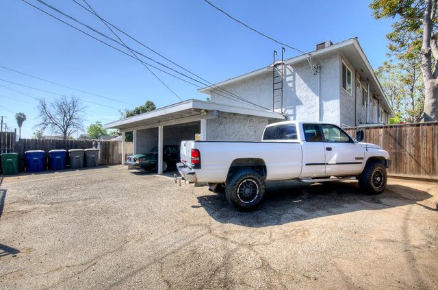 402 N Poplar Avenue, Fresno, CA 93701