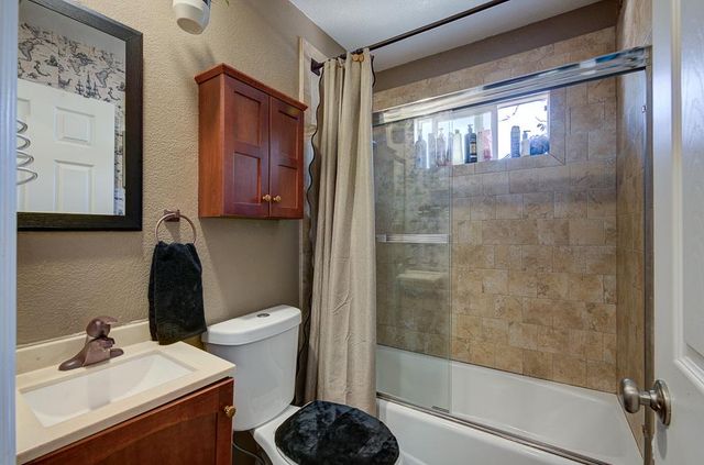 402 N Poplar Avenue, Fresno, CA 93701