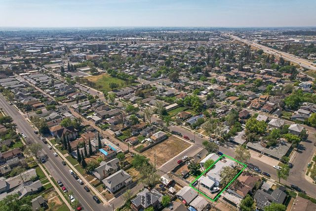 402 N Poplar Avenue, Fresno, CA 93701