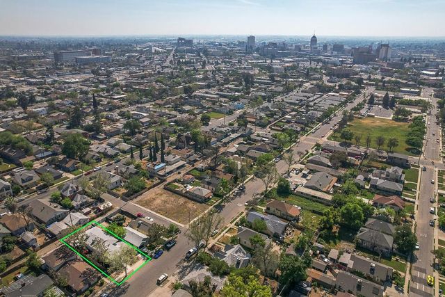 402 N Poplar Avenue, Fresno, CA 93701