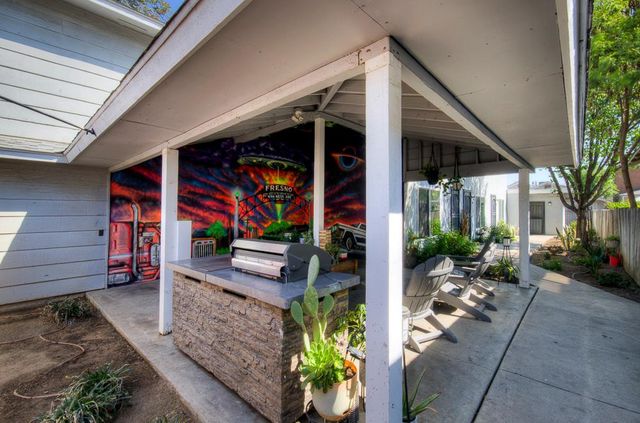 402 N Poplar Avenue, Fresno, CA 93701