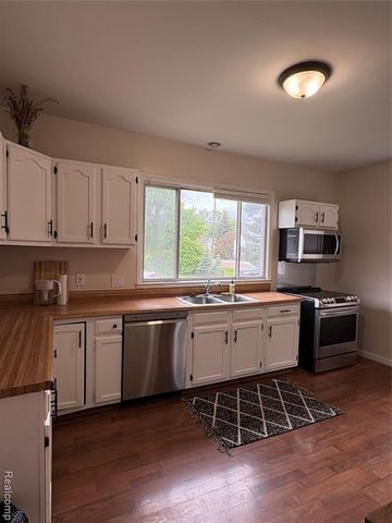 2175 W Auburn Road, Rochester Hills, MI 48309