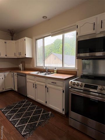 2175 W Auburn Road, Rochester Hills, MI 48309