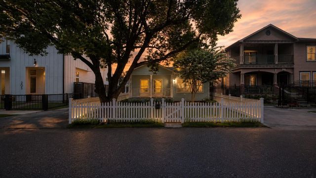 207 Tabor Street, Houston, TX 77009