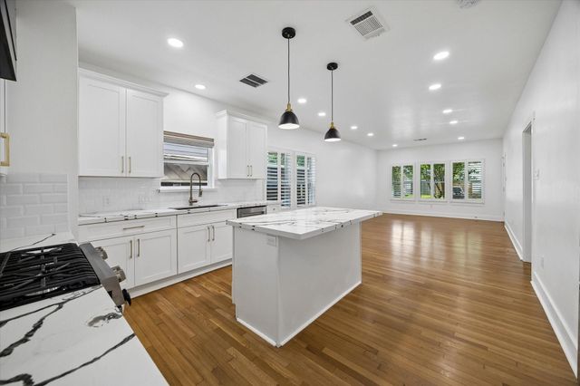207 Tabor Street, Houston, TX 77009