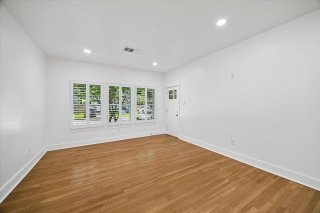 207 Tabor Street, Houston, TX 77009