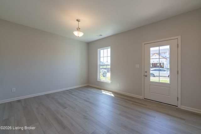 7817 Firescale Ct, Louisville, KY 40291