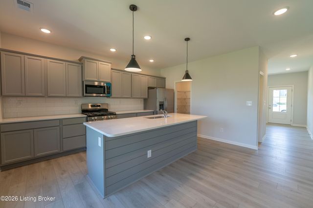 7817 Firescale Ct, Louisville, KY 40291