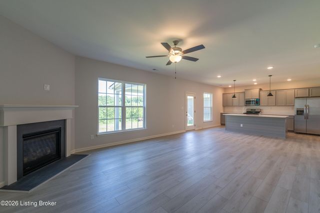 7817 Firescale Ct, Louisville, KY 40291