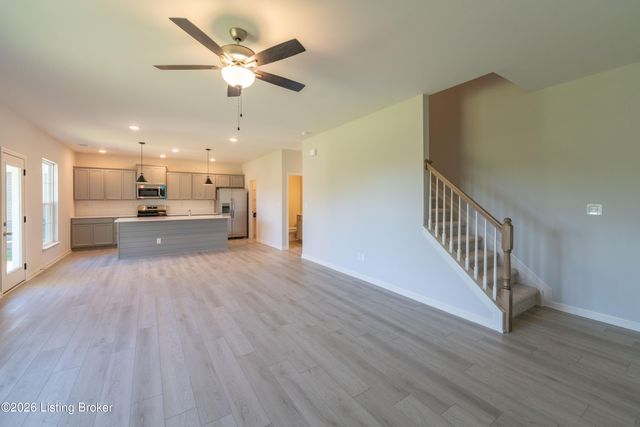 7817 Firescale Ct, Louisville, KY 40291