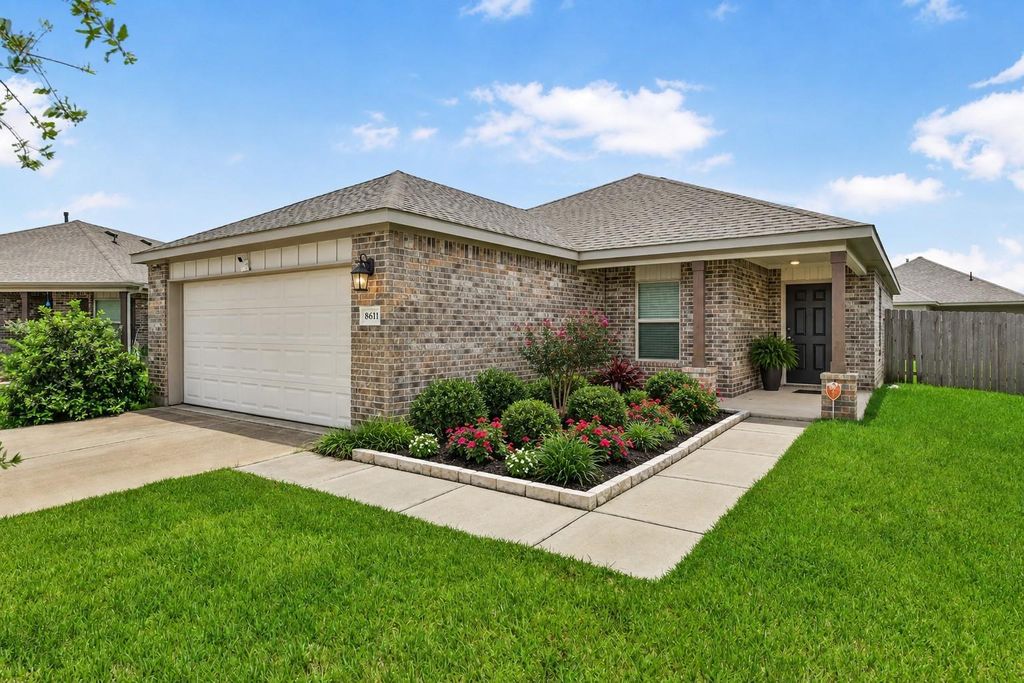 8611 Conquest Circle, Texas City, TX 77591